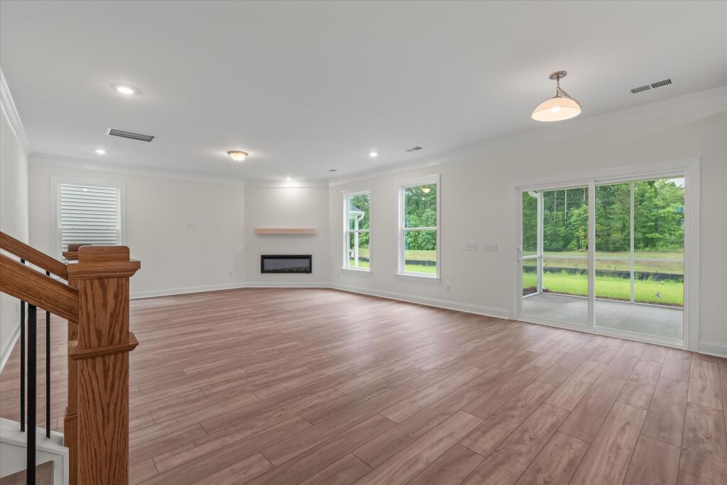 Airy Living and Dining Area