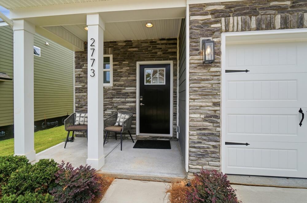 Spacious Porch