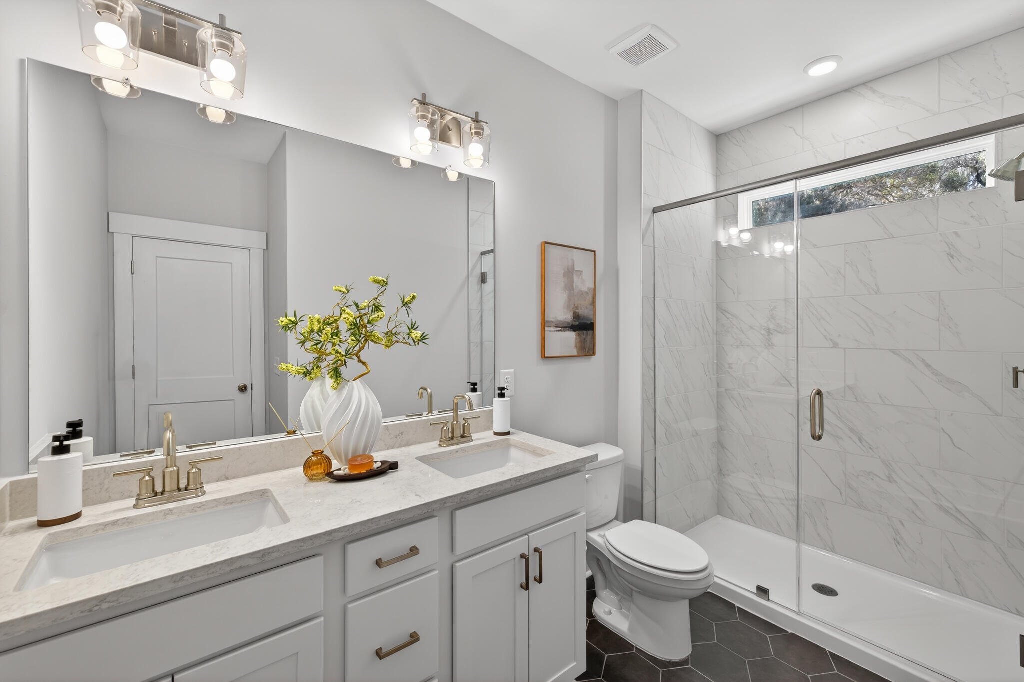 Modern Full Bathroom