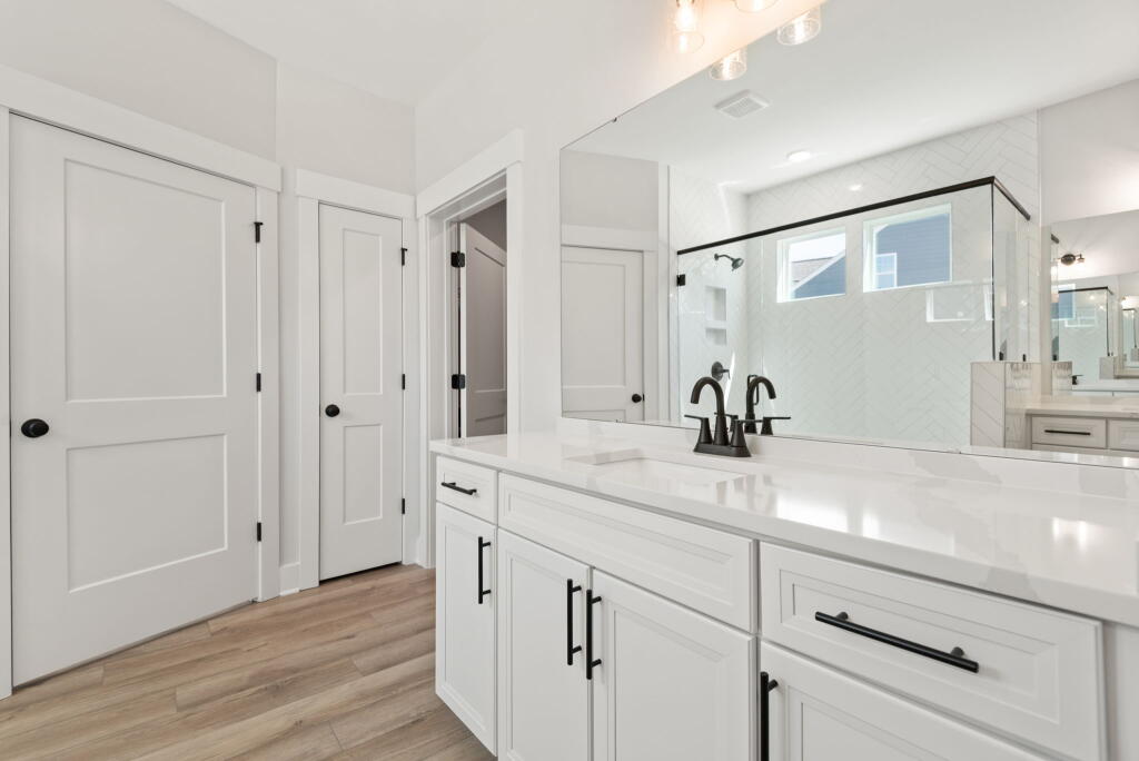 Bathroom vanity
