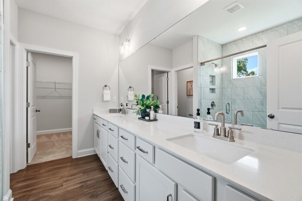 Bright and Refreshing Bathroom