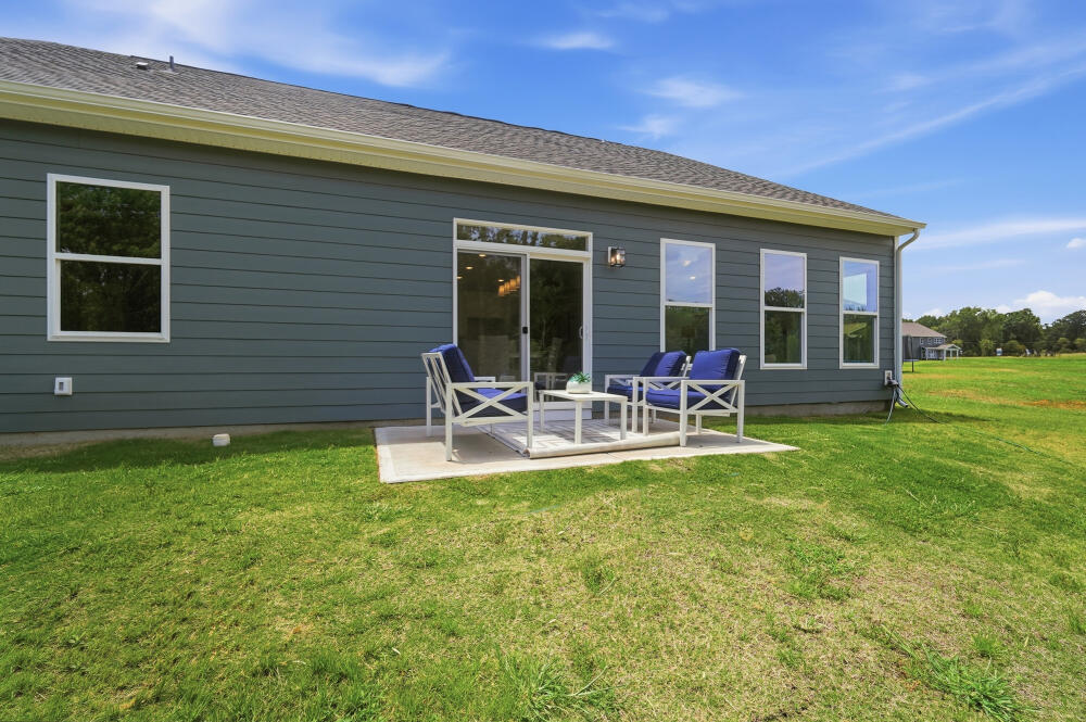Spacious Backyard Escape