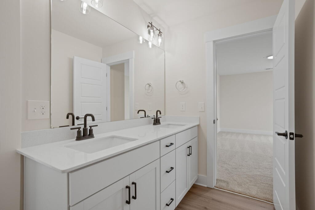 Bathroom vanity