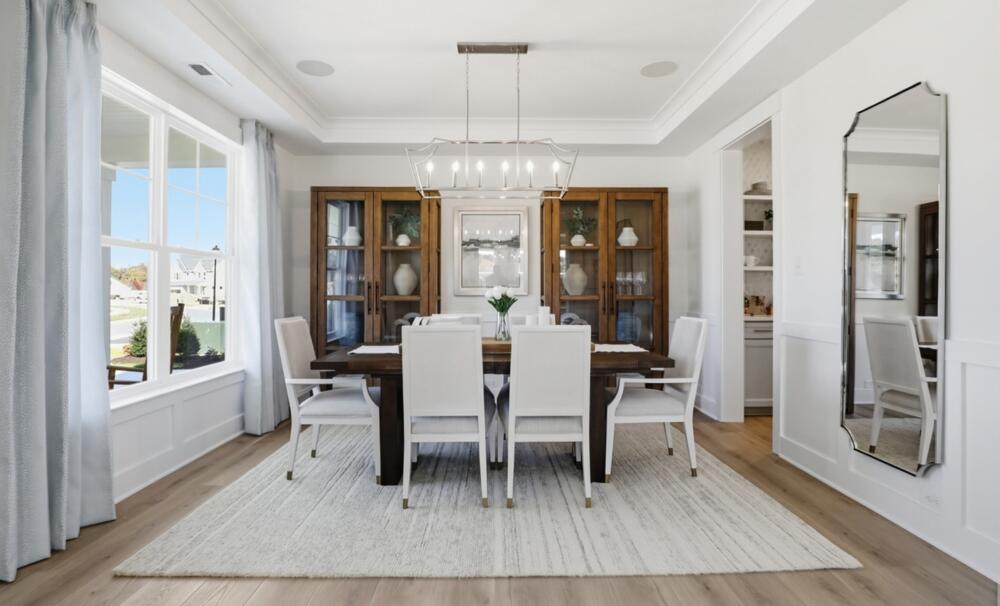 Bright and Inviting Dining Room