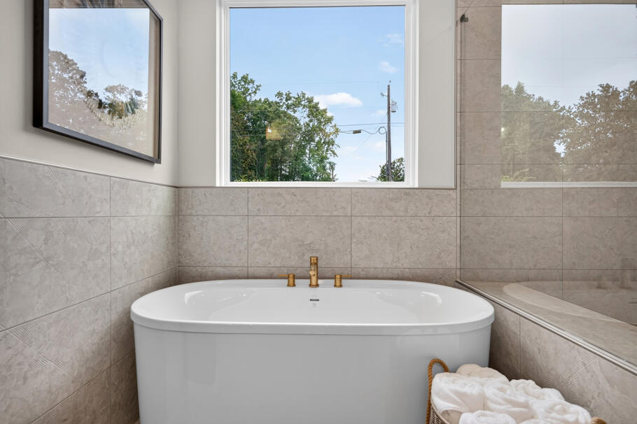 Relaxing Soaking Tub