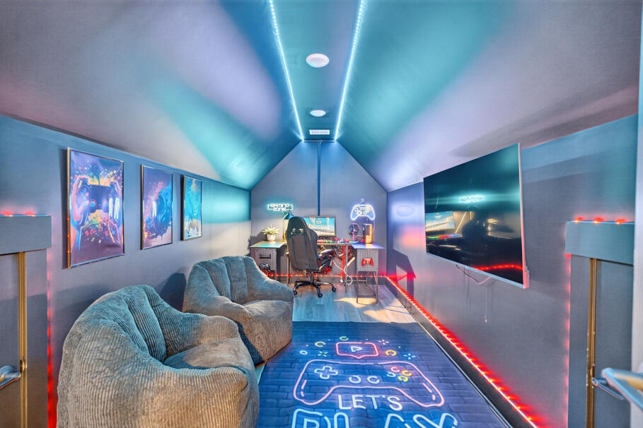 Spacious Bonus Room