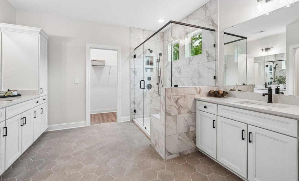 Comfortable and Functional Bathroom
