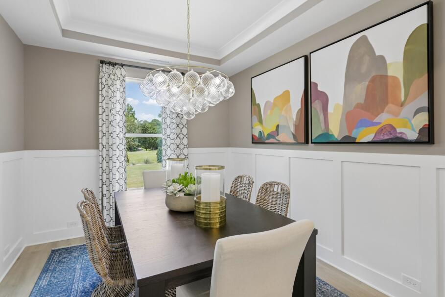 Bright and Inviting Dining Room