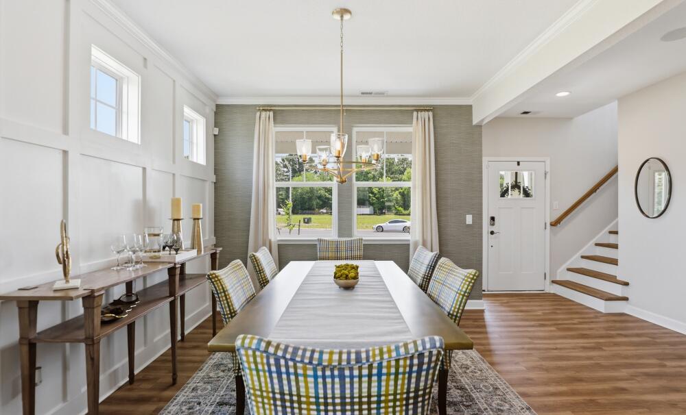 Free-Flowing Dining Layout