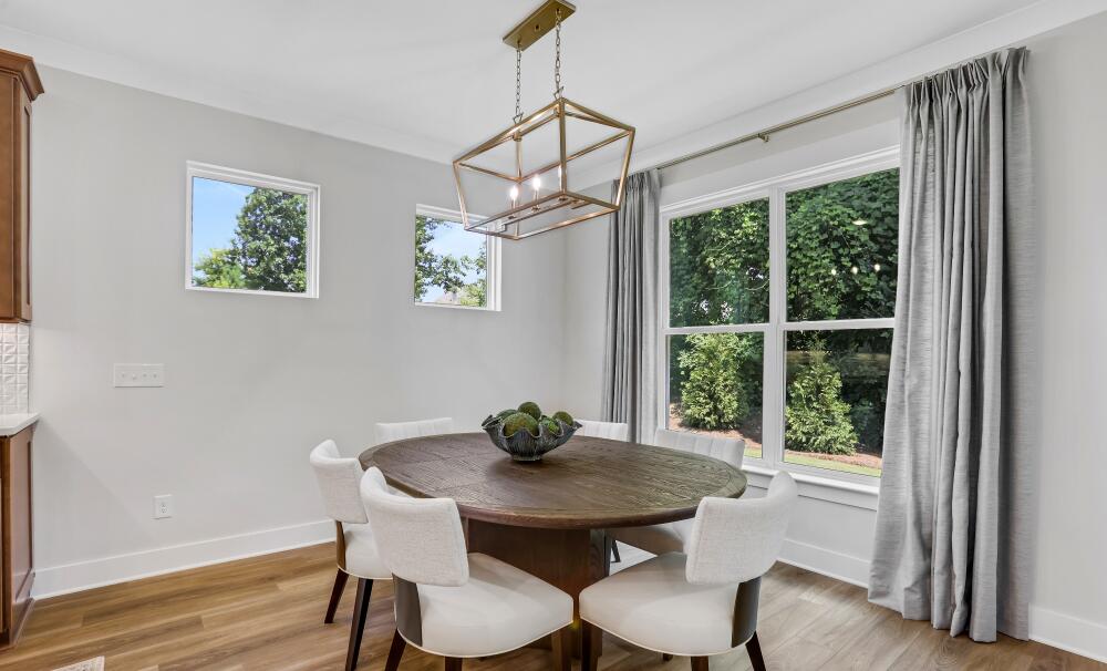 Bright and Inviting Dining Room