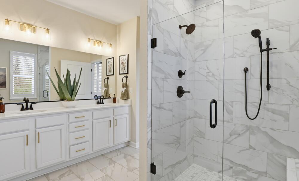 Bright and Refreshing Bathroom