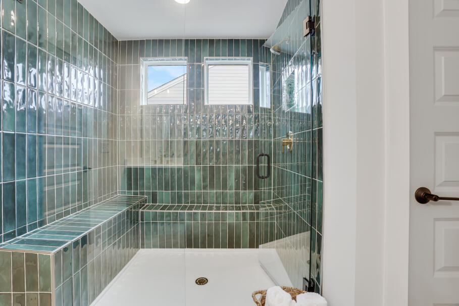 Luxury, Shower Room